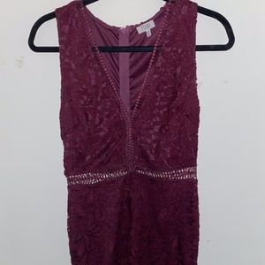 Tobi Wine Lace V Neck Sleeveless Dress